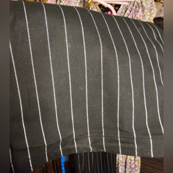 Black Pin-Striped Front Pleat Wide Leg Trouser by URBAN OUTFITTERS - NWOT - Picture 8 of 8